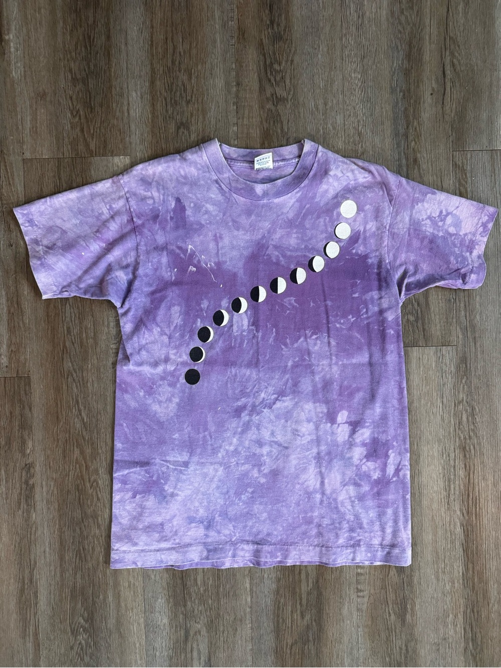 Vintage 90s Purple Tie-Dye Moon Phase Art T-Shirt - size Medium single stitch